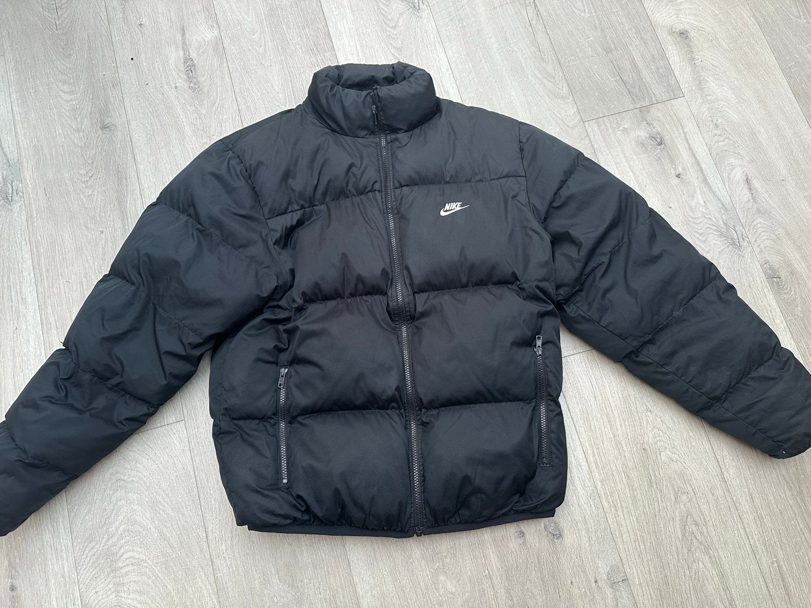 Nike Winterjas Maat S - Heerlijk Warm met Ritszakken, Ophalen of Verzenden, Gedragen, Maat 46 (S) of kleiner, Zwart