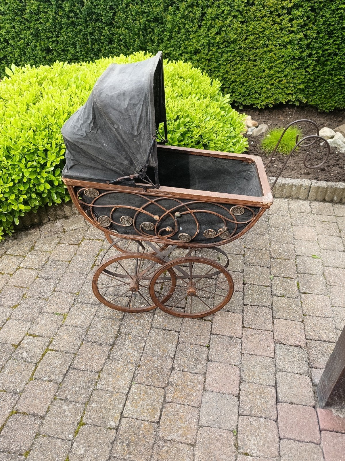 Antiek kinderwagentje, Ophalen