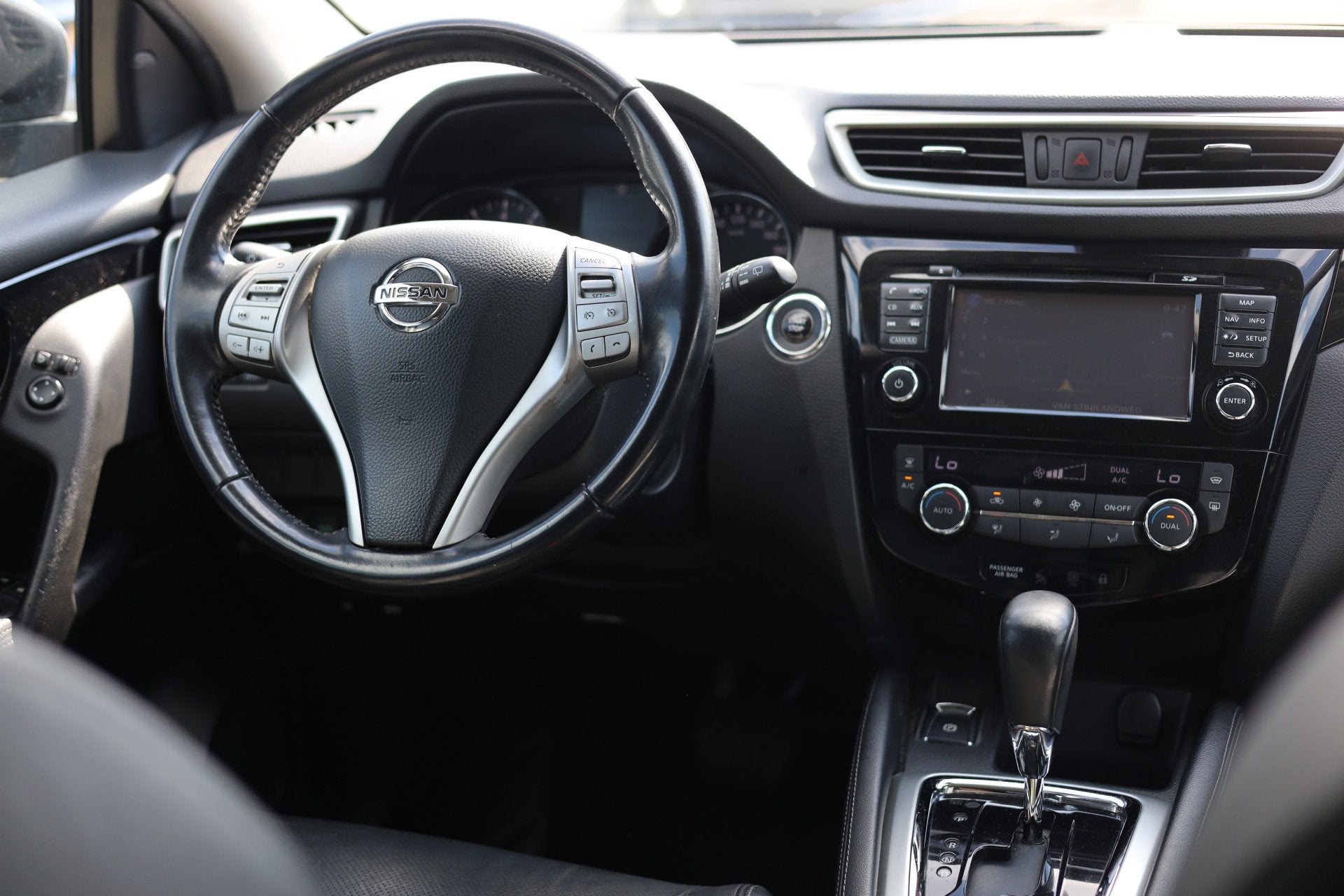 Nissan QASHQAI 1.2 TEKNA | AUT | NAVI | PANO | CAMERA | LEDE, Auto's, Automatische klimaatregeling, Gebruikt, 4 cilinders, 116 pk