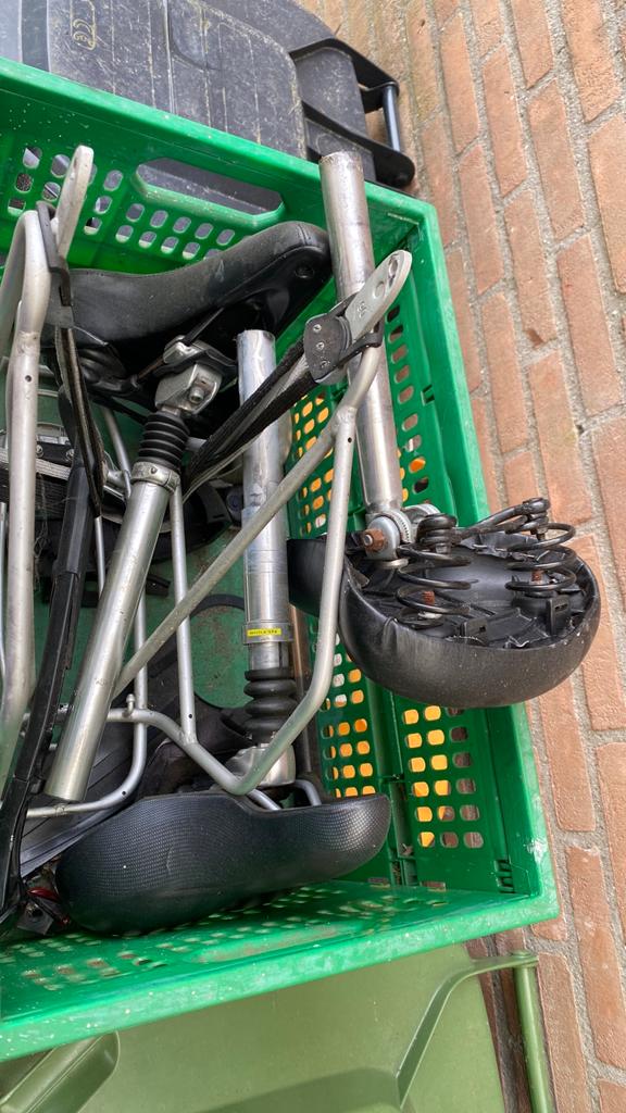 Zadels en bagagedrager in krat, Ophalen of Verzenden