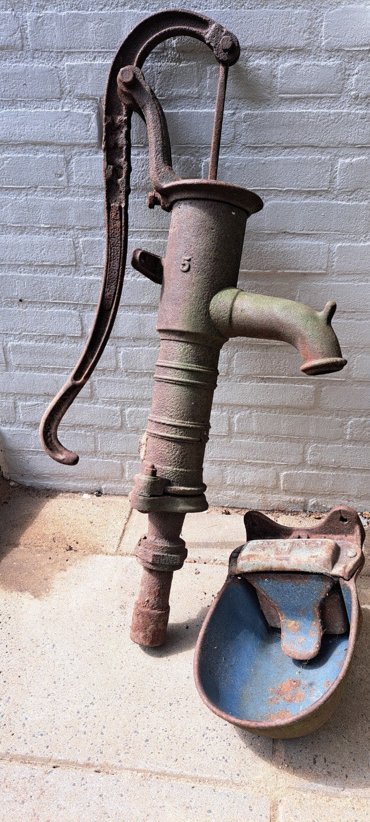 Antieke gietijzeren waterpomp met drinkbak, Antiek en Kunst, Ophalen
