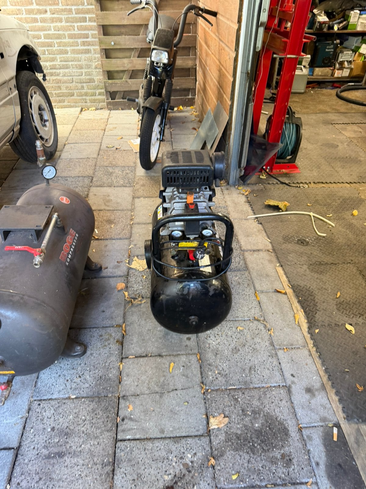 Te koop compressor 50L plus 80L en 30 meter slang, Doe-het-zelf en Verbouw, 25 tot 100 liter, Ophalen, Zo goed als nieuw, 200 tot 400 liter/min