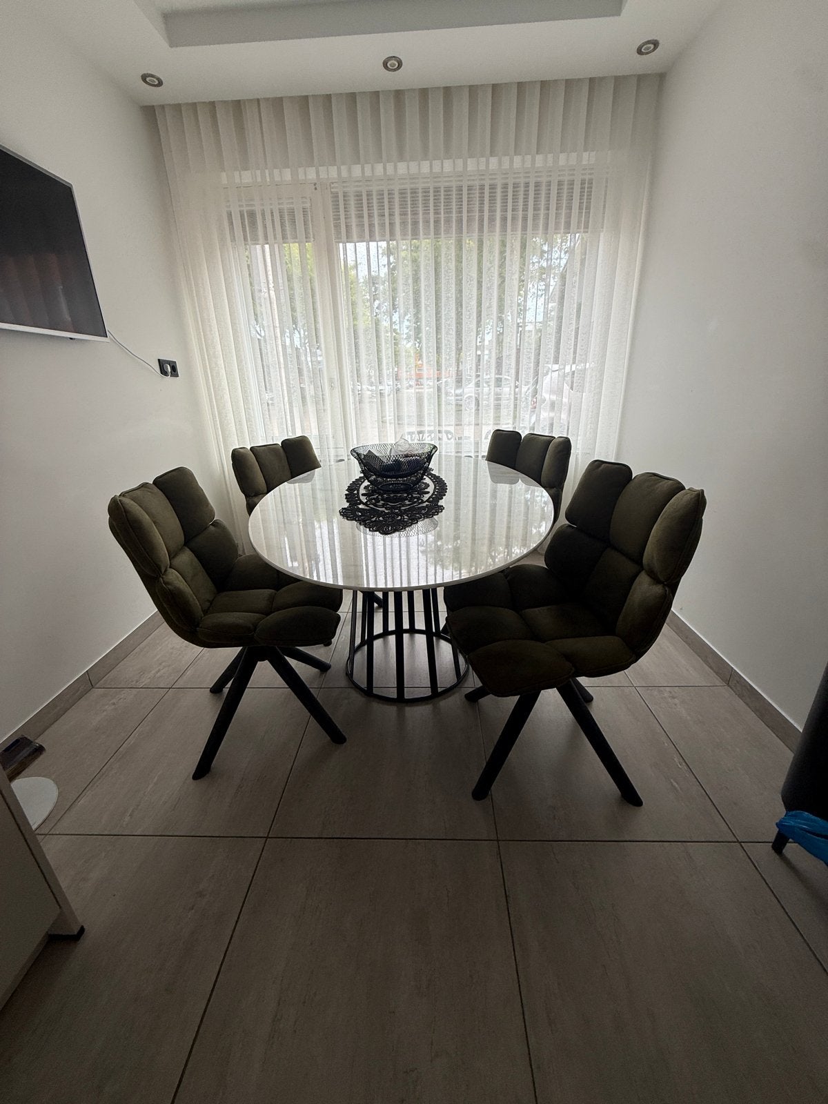 Eettafel met 4 draaibare stoelen, Huis en Inrichting, 100 tot 150 cm, Ophalen of Verzenden, Zo goed als nieuw, Vier personen