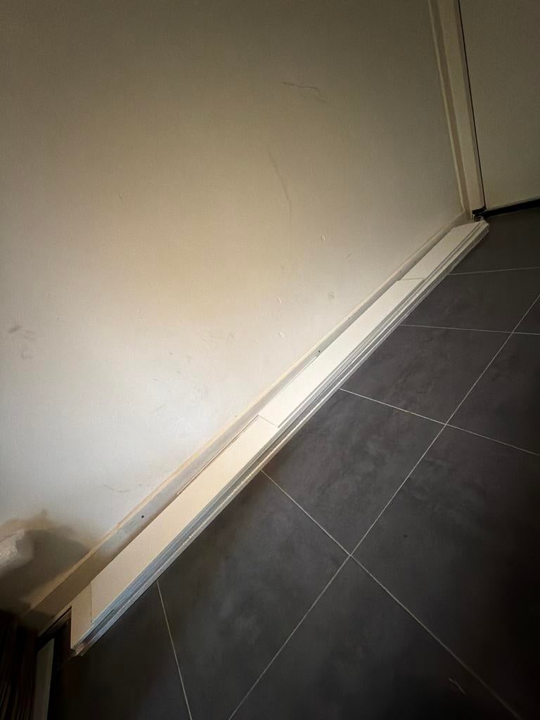 Gladde plint MDF v313 - 12x140mm RAL9016 BIO, Ophalen, Zo goed als nieuw