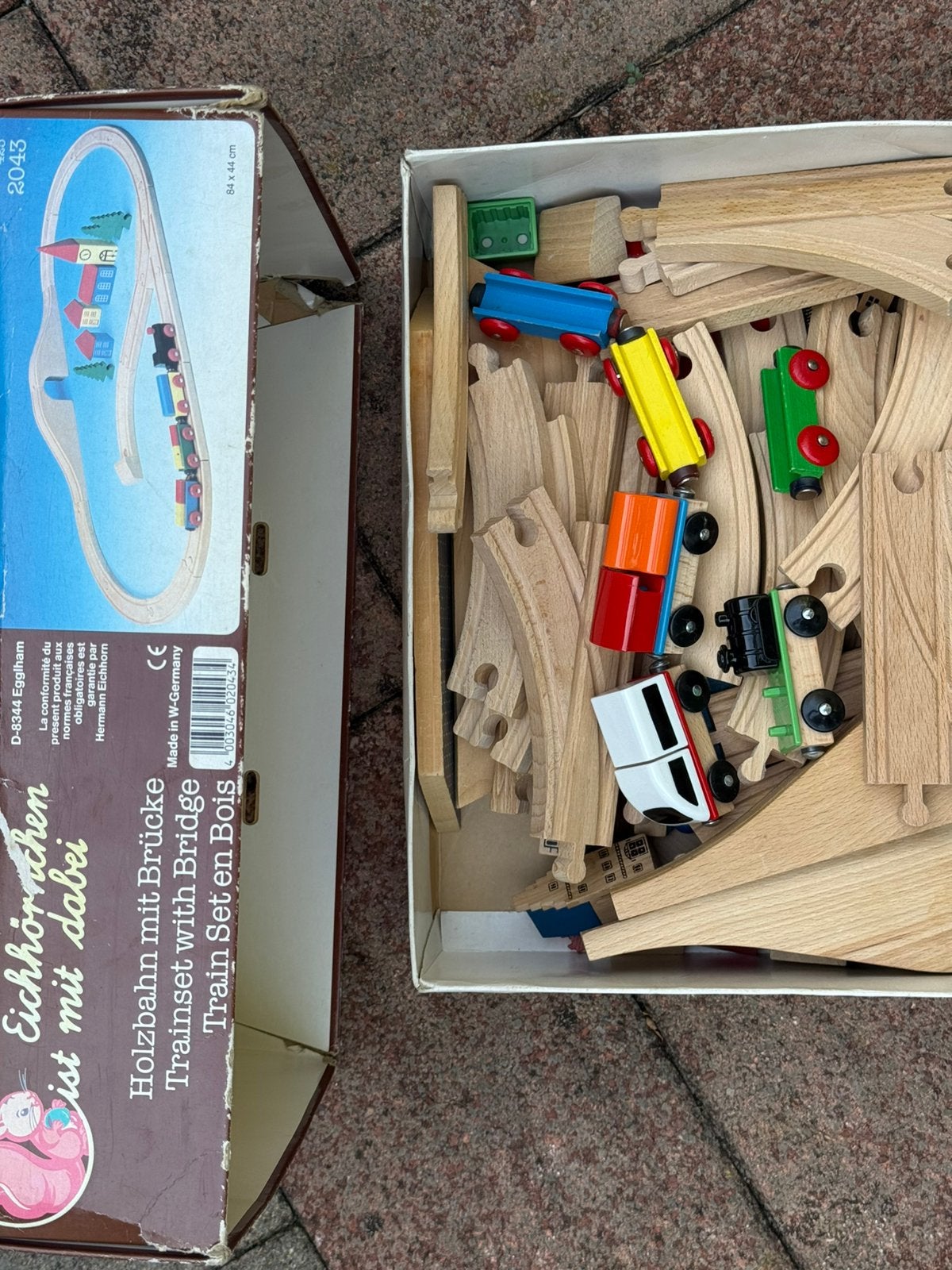Houten treinbaan met extra trein., Ophalen, Zo goed als nieuw