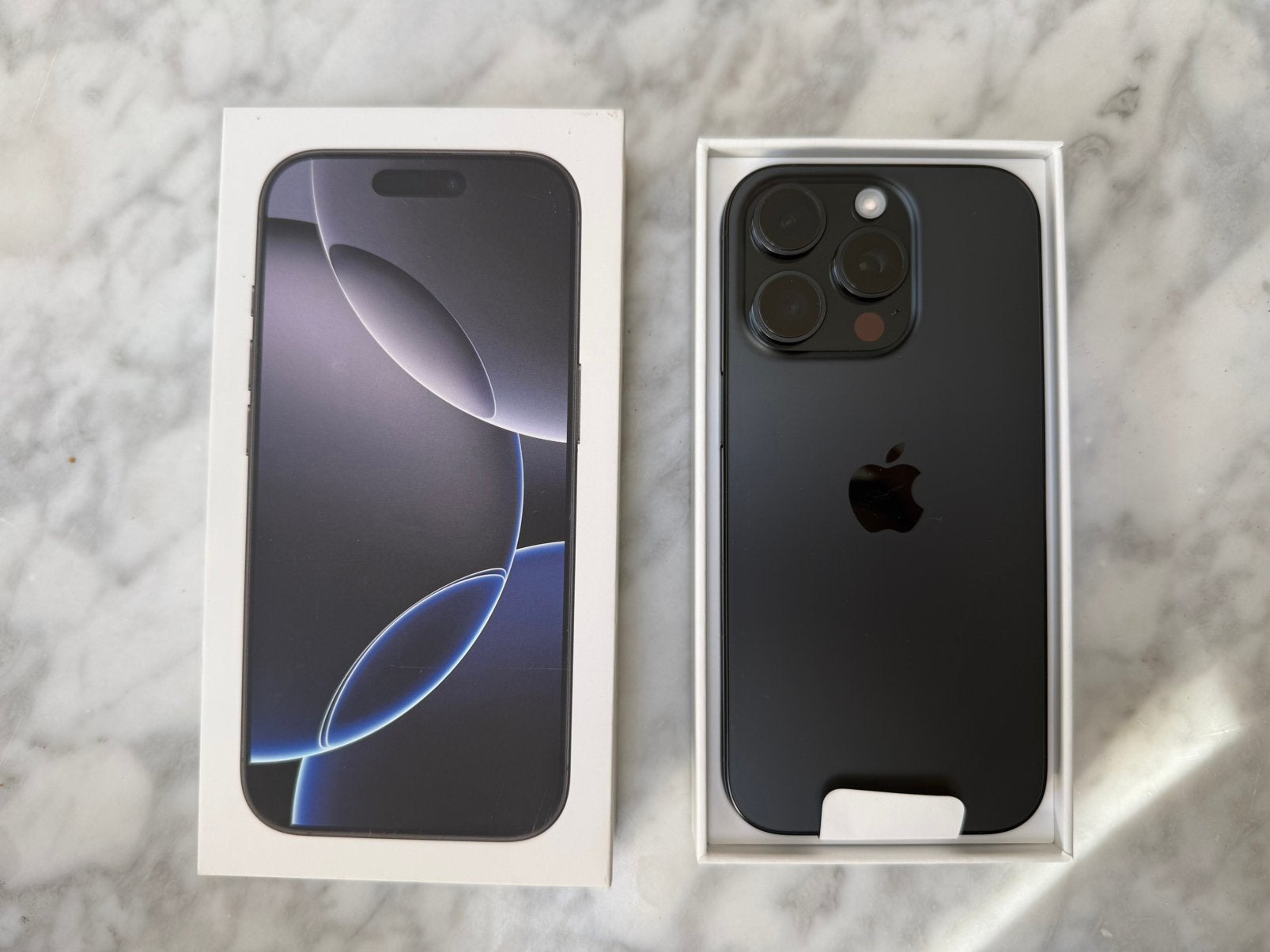 Iphone 16 pro 256GB titanium zwart nieuw in doos, Zwart, Nieuw, Zonder simlock, Ophalen