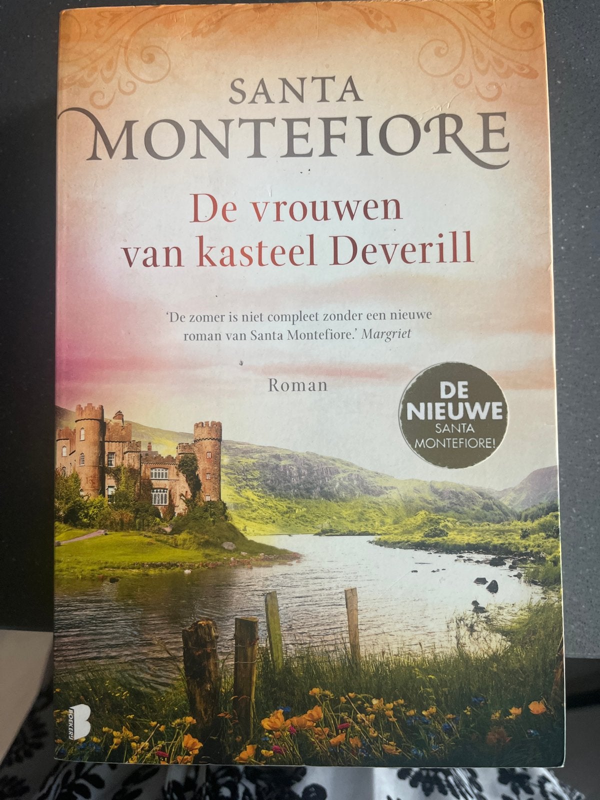 Santa Montefiore - De vrouwen van kasteel Deverill, Boeken, Ophalen of Verzenden, Zo goed als nieuw, Santa Montefiore