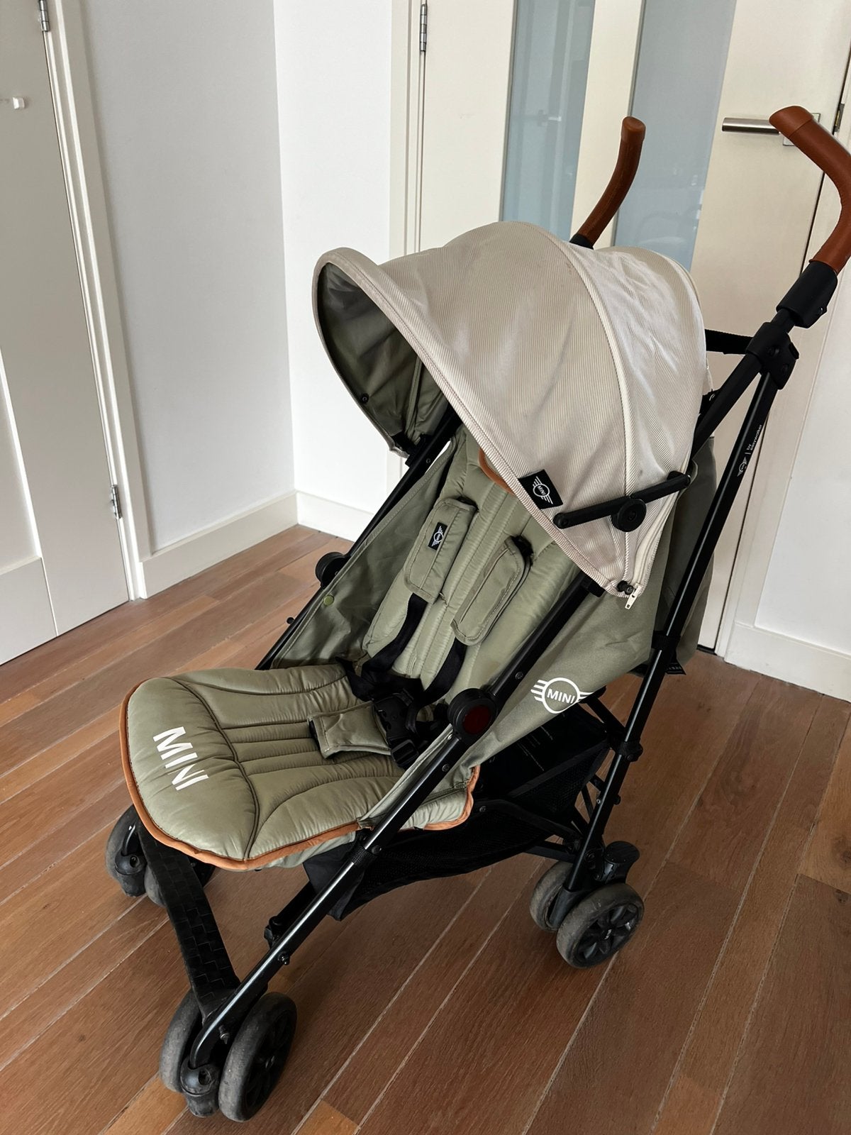 Easywalker MINI buggy groen (nieuwe bekleding), Kinderen en Baby's, Buggy's, Ophalen, Zo goed als nieuw, Verstelbare rugleuning
