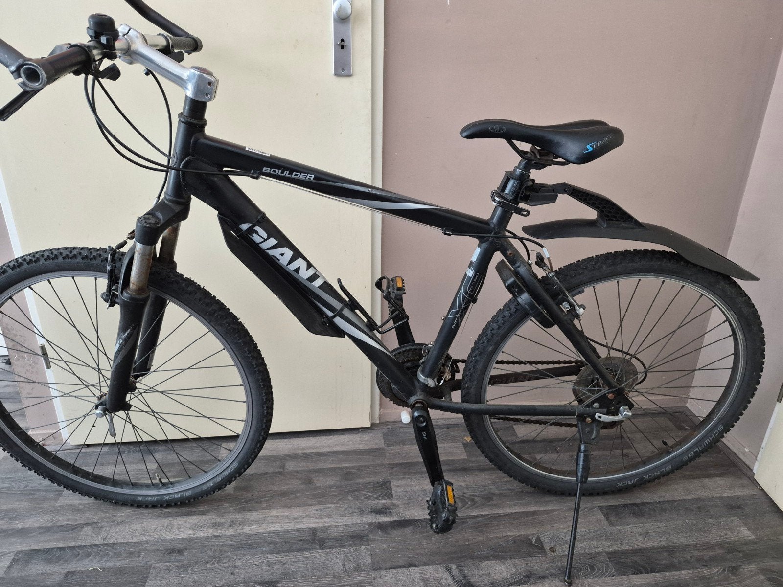 Zwarte Giant Boulder mountainbike, Ophalen, Gebruikt, Vering, Velgrem