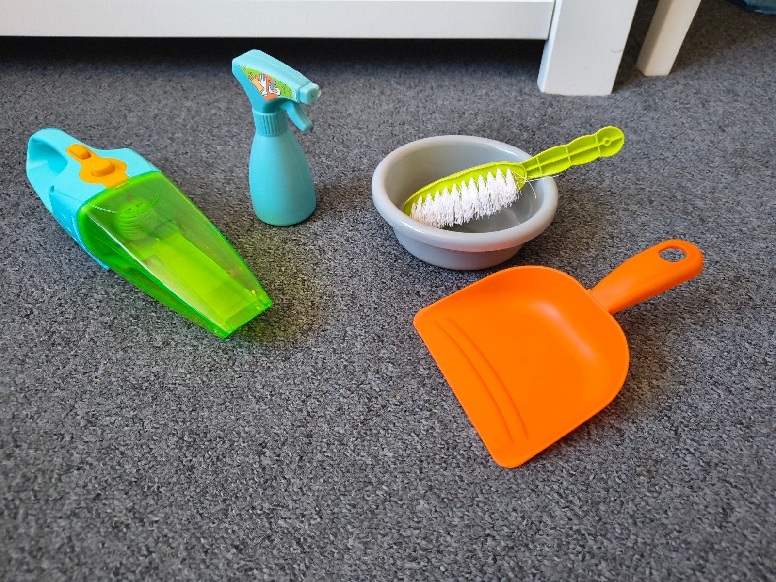 Kinder schoonmaakset: stofzuiger, spuitfles, veger en blik, Ophalen, Zo goed als nieuw, Jongen of Meisje