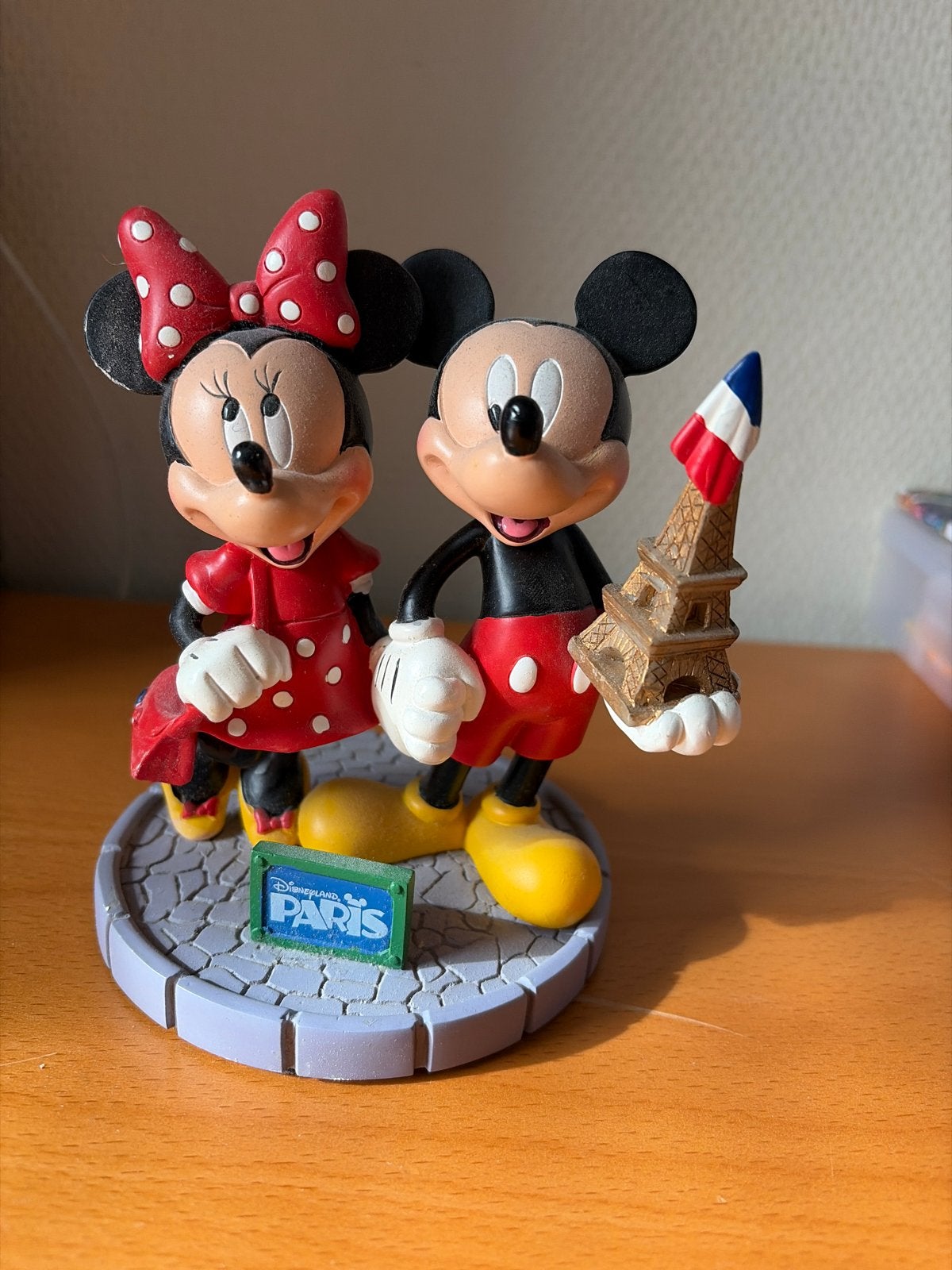 Mickey en Minnie beeldje - Disneyland Parijs - 1992, Ophalen of Verzenden, Mickey Mouse, Gebruikt, Beeldje of Figuurtje