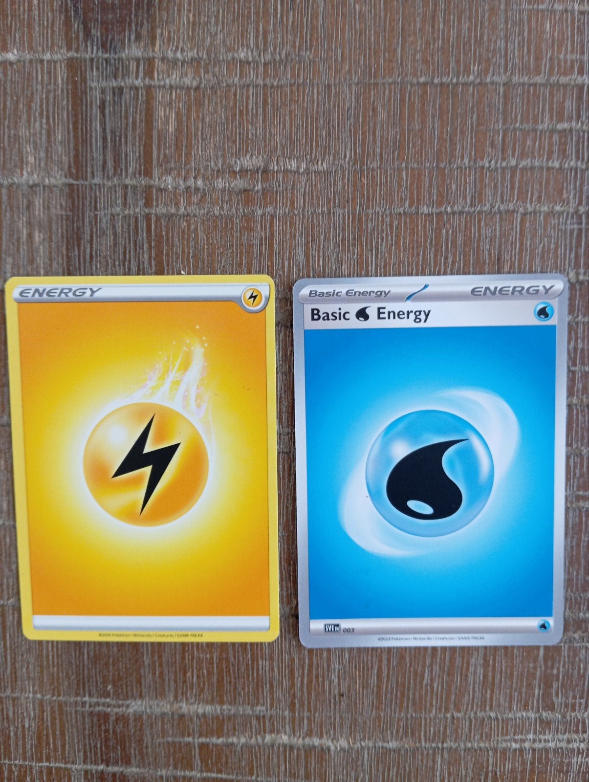 2 Basic Pokémon Energy Kaarten: Water & Elektriciteit, Ophalen of Verzenden