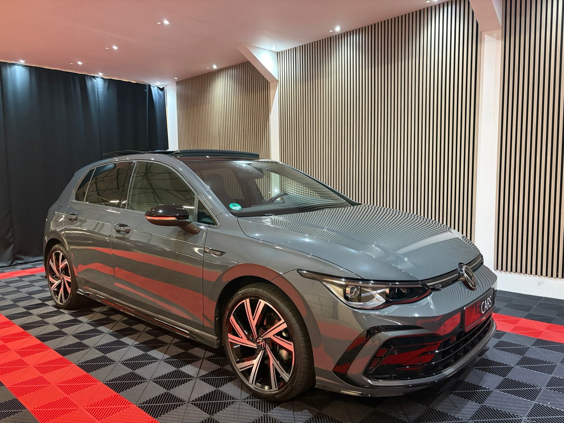 Volkswagen Golf 1.5 eTSI R-Line Business Pano Camera Matrix-, Dealer onderhouden, 4 cilinders, Bedrijf, Grijs