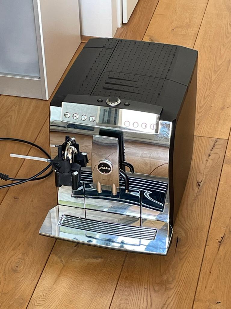 Jura Impressa Z5 Chrome Koffiemachine, Witgoed en Apparatuur, Ophalen, Afneembaar waterreservoir, Gebruikt, 10 kopjes of meer