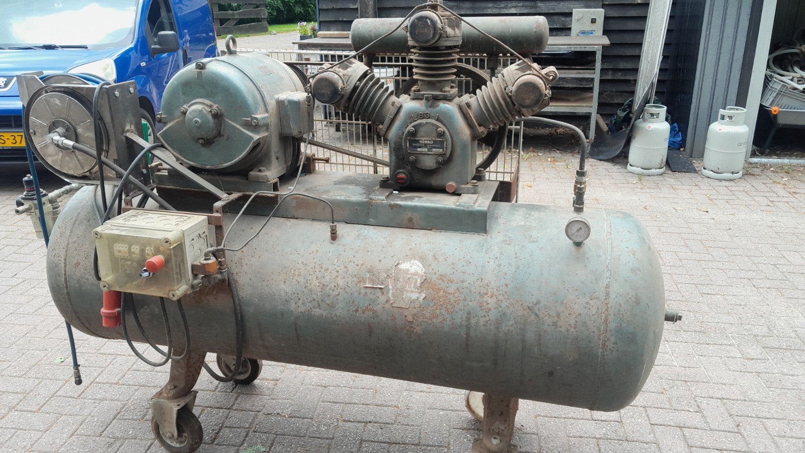 3 cilinder 500L luchtcompressor (defect), Ophalen, Gebruikt, Mobiel, 6 tot 10 bar