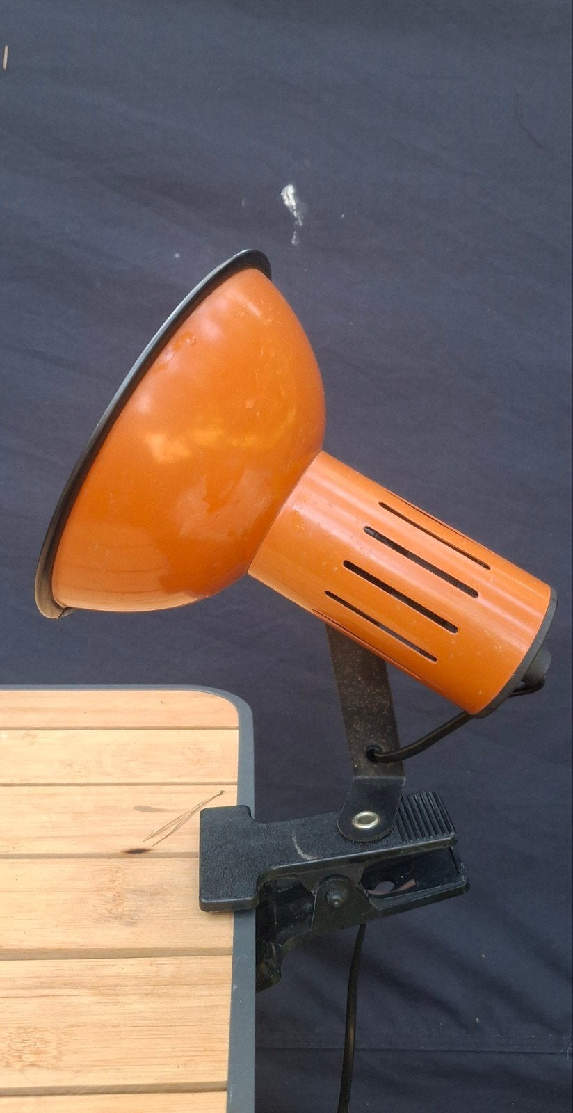 Vintage oranje metalen klemspot., Ophalen of Verzenden, Minder dan 100 cm