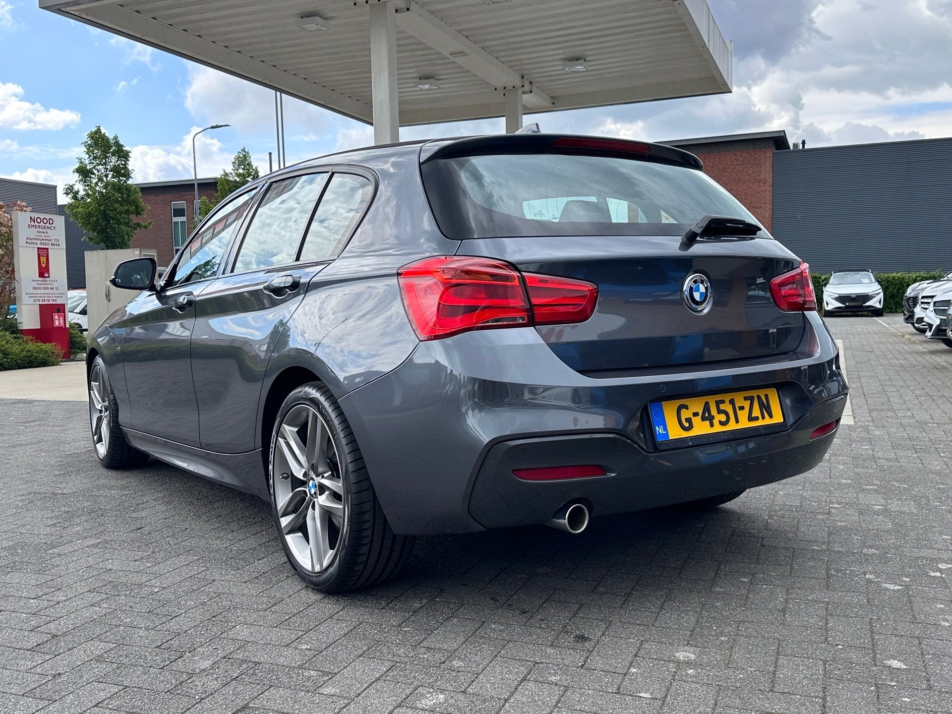 BMW 1-serie 118i M-Sport High Executive|Panodak|Dealer Ond|1, Auto's, Dealer onderhouden, Gebruikt, Parkeerassistent, Bedrijf