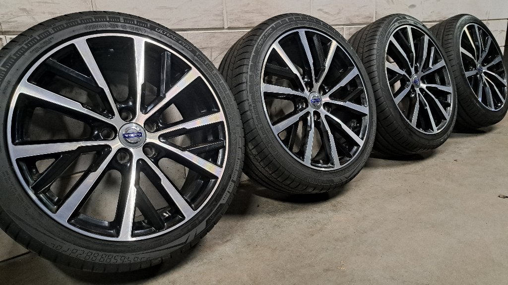 Bi-color velgen V40 V50 C30 S40 V60 V70 225/40/18 UNIEKE SET, Auto-onderdelen, Banden en Velgen, 18 inch, Gebruikt, Banden en Velgen