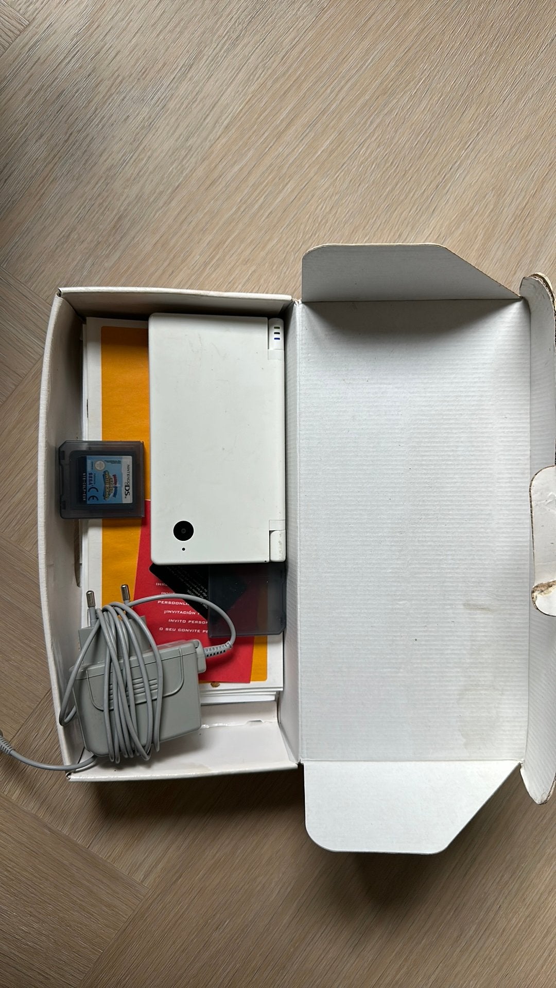 Nintendo DSi Wit met doos incl spellen, Spelcomputers en Games, Ophalen of Verzenden, Gebruikt, Wit, Dsi