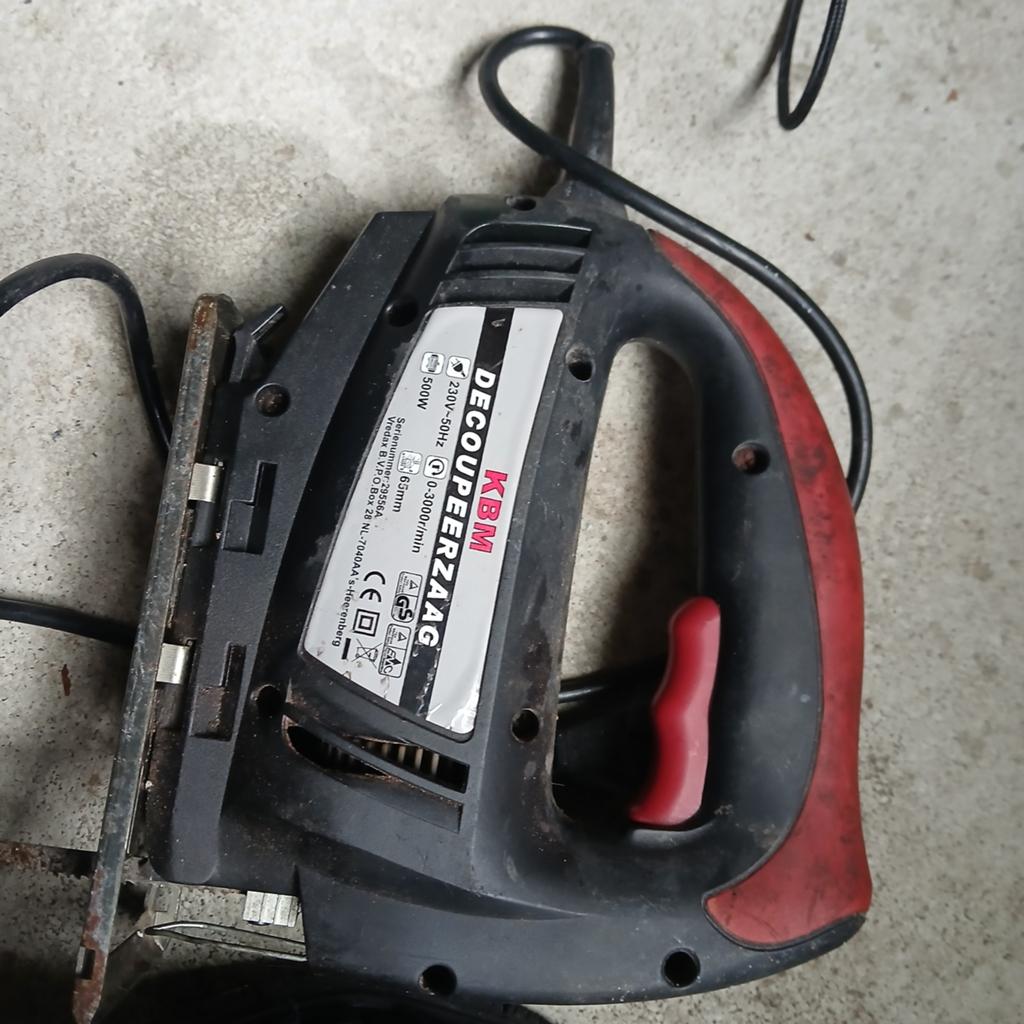 KBM Decoupeerzaag 500W - Gebruikt maar functioneel, Doe-het-zelf en Verbouw, Gebruikt, Ophalen of Verzenden, 30 tot 70 mm, Minder dan 600 watt