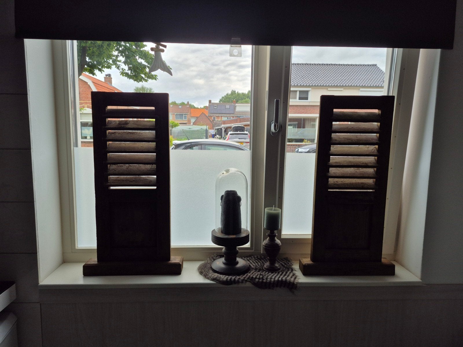 2 mooie houten luiken op voet, Huis en Inrichting, Ophalen, Zo goed als nieuw