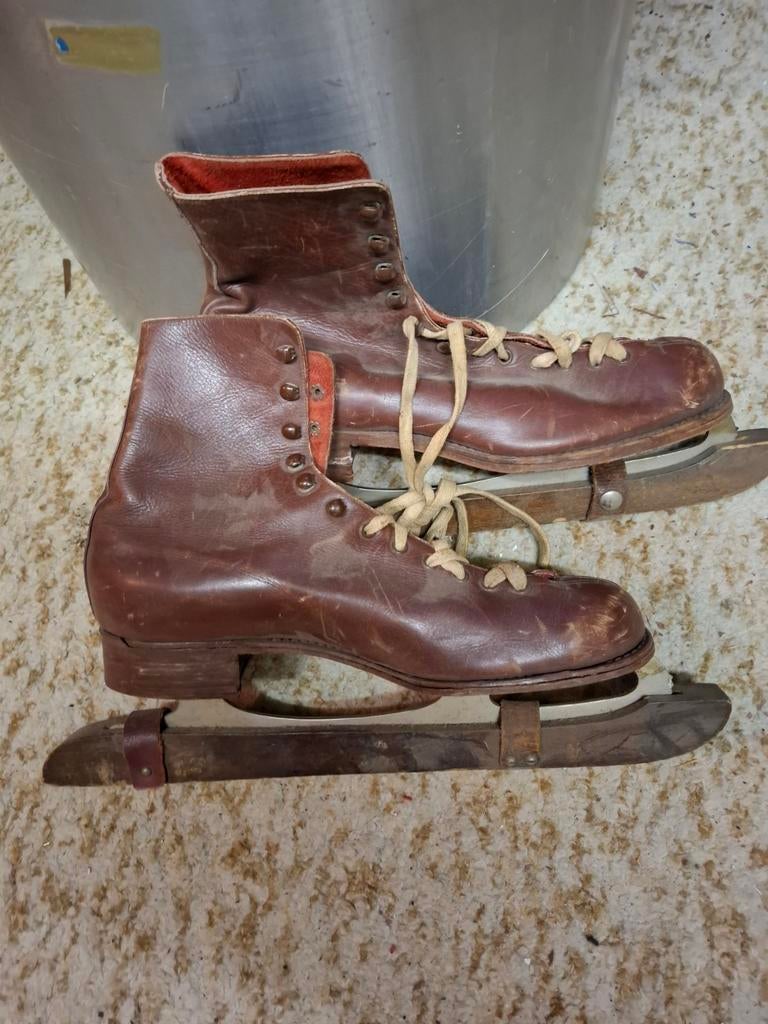 Bruine schaatsen met veters, Sport en Fitness, Schaatsen, Ophalen of Verzenden, Gebruikt, Kunstschaatsen, Overige merken