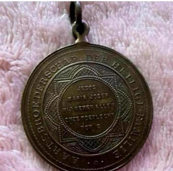 Aartsbroederschap der heilige familie medaille 4 cm, Ophalen of Verzenden