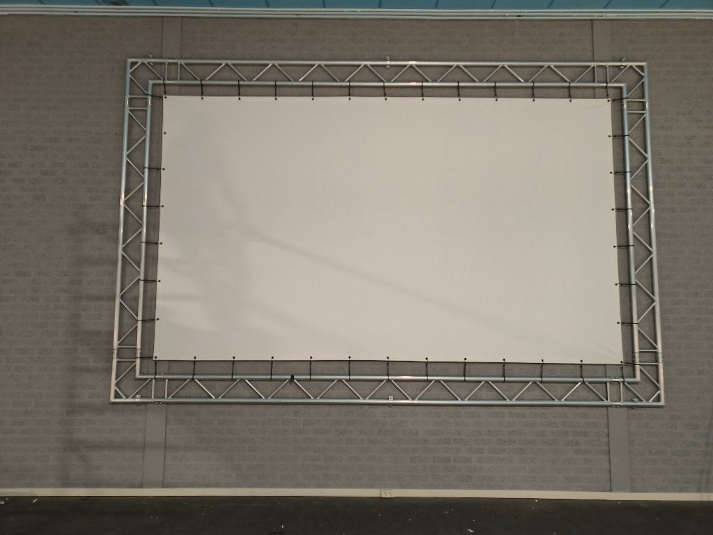 Truss frame met projectiescherm van 5.7 bij 3.7 meter, Ophalen