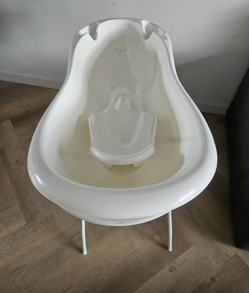 Babybadje met standaard en badzitje - Wit, Gebruikt, Badje, Standaard, Ophalen