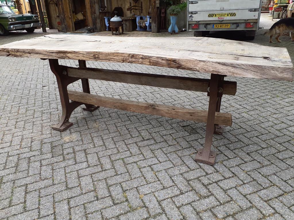 Zware bartafel met eiken schaaldeel en gietijzeren onderstel, Ophalen, Rechthoekig, Hout