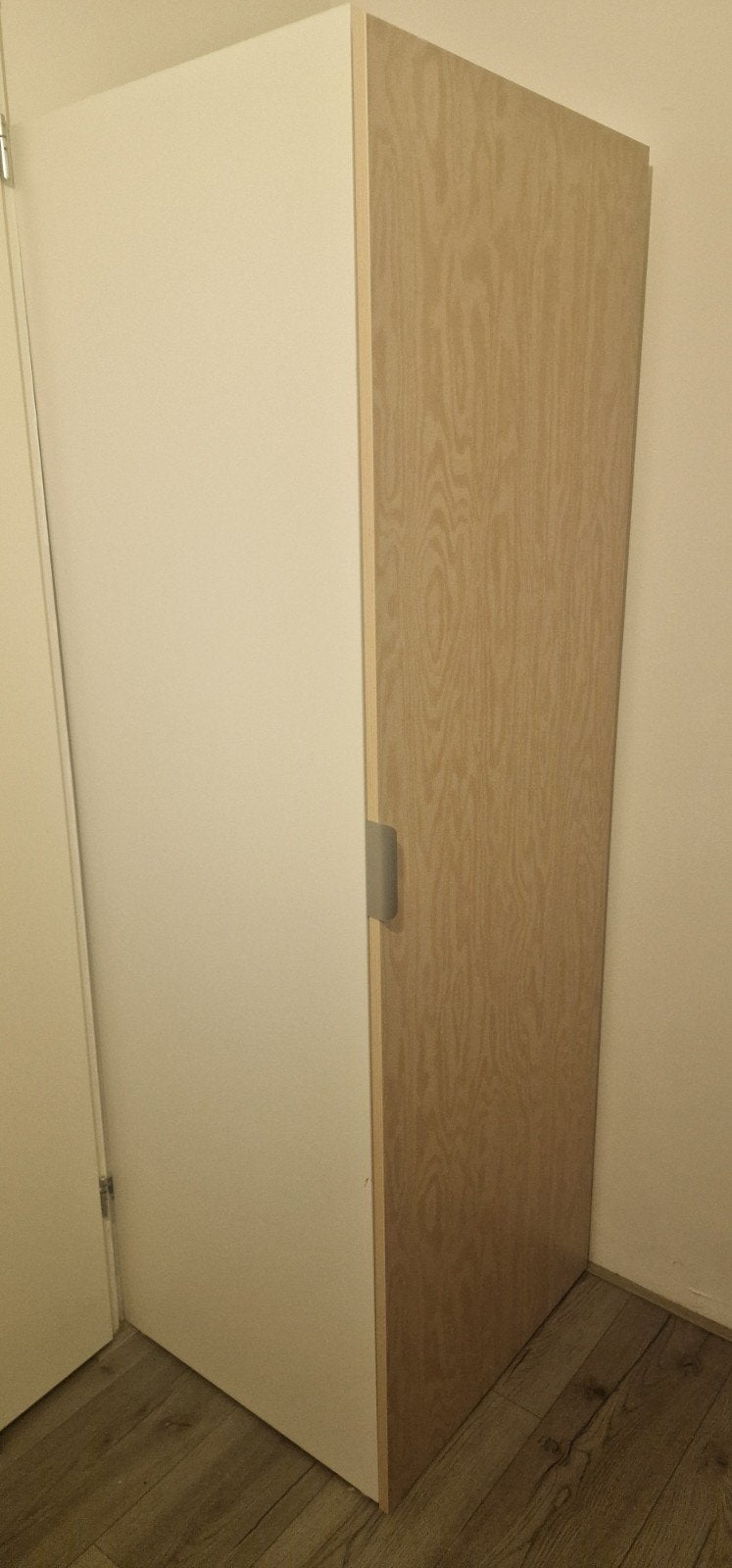 White and brown wooden closet, Huis en Inrichting, Kasten | Kledingkasten, Ophalen, 25 tot 50 cm, Minder dan 100 cm