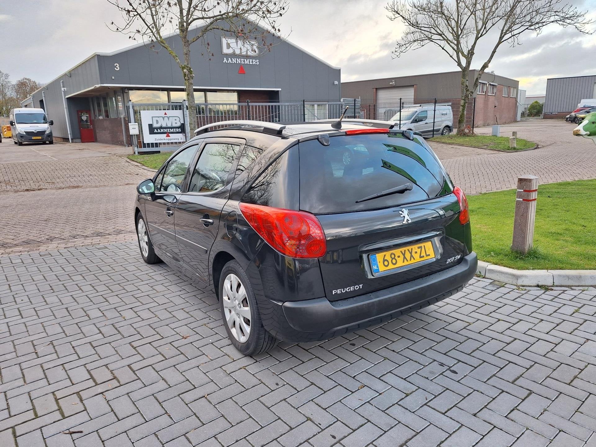Peugeot 207 SW 1.6 VTi XS / AUTOMAAT / APK november 2026, Auto's, Gebruikt, 4 cilinders, Zwart, 600 kg