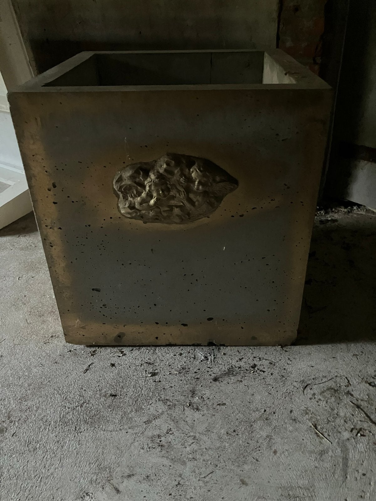 Betonnen bloembak met decoratie, Ophalen, Gebruikt, Balkon, Minder dan 60 cm