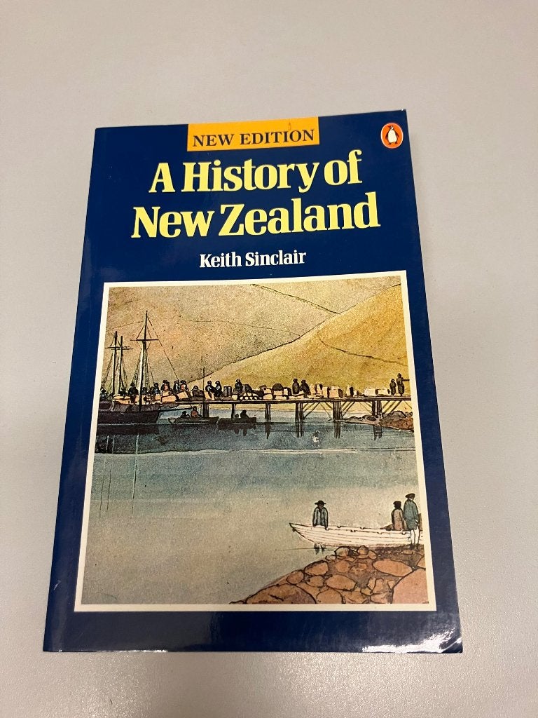 A history of New Zeeland, Ophalen of Verzenden, Zo goed als nieuw, Australië