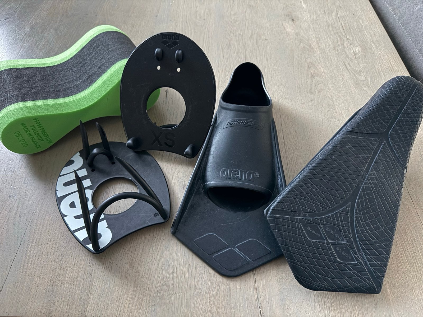 Arena zwemtrainingsset: zoomers, handpaddles, pullboy, Ophalen of Verzenden, Zo goed als nieuw