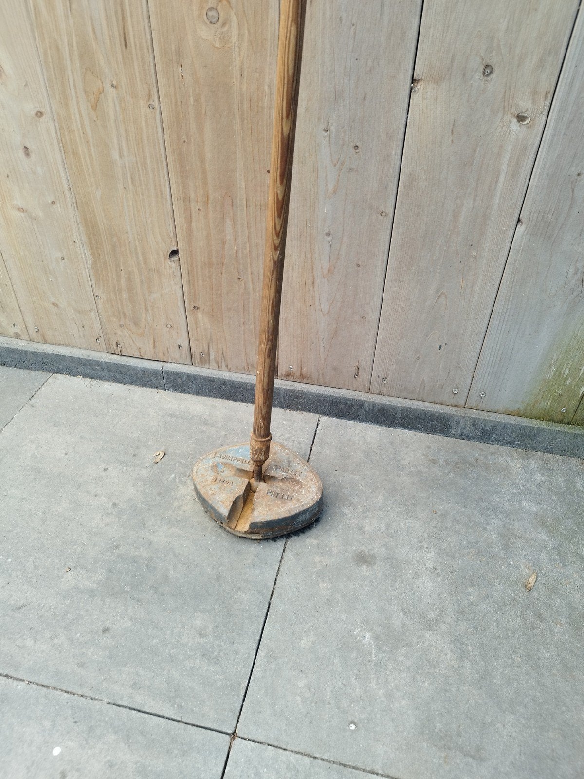 Boenblok met houten steel, Ophalen