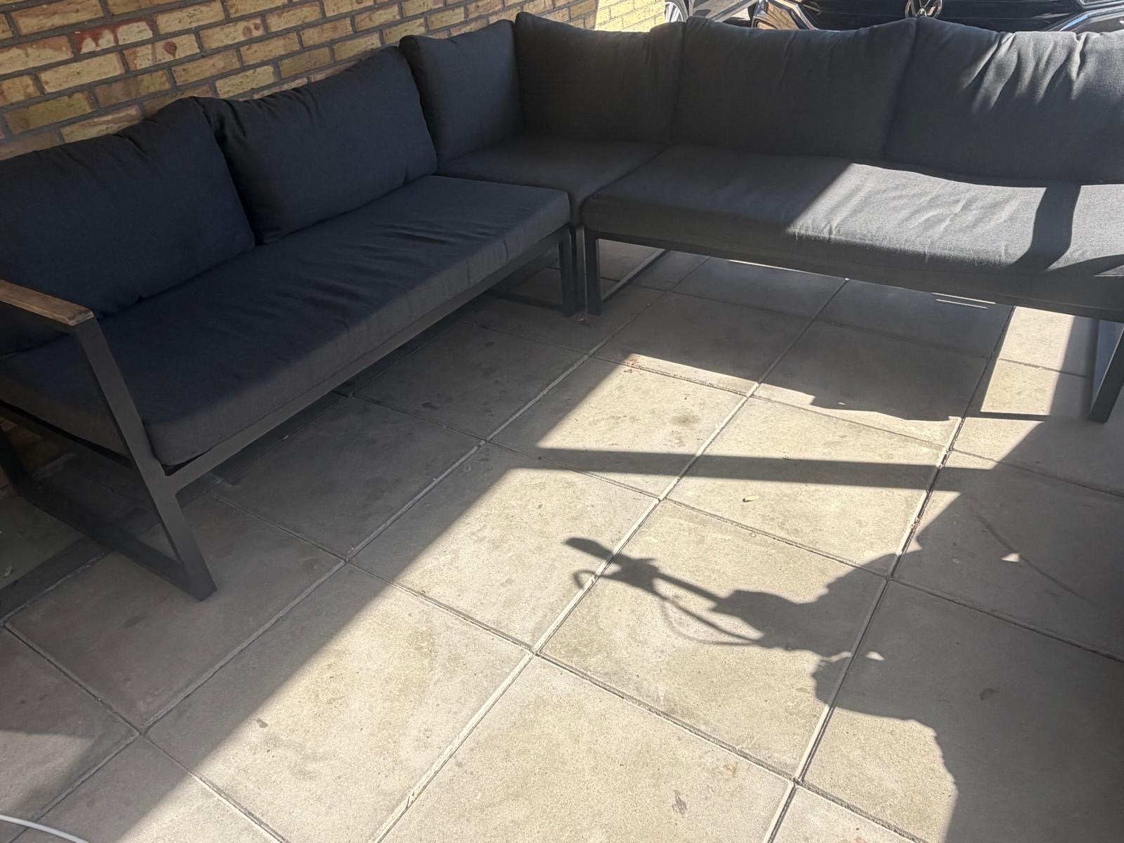Moderne loungeset met donkergrijze kussens, 5 zitplaatsen, Gebruikt, Aluminium, Ophalen of Verzenden