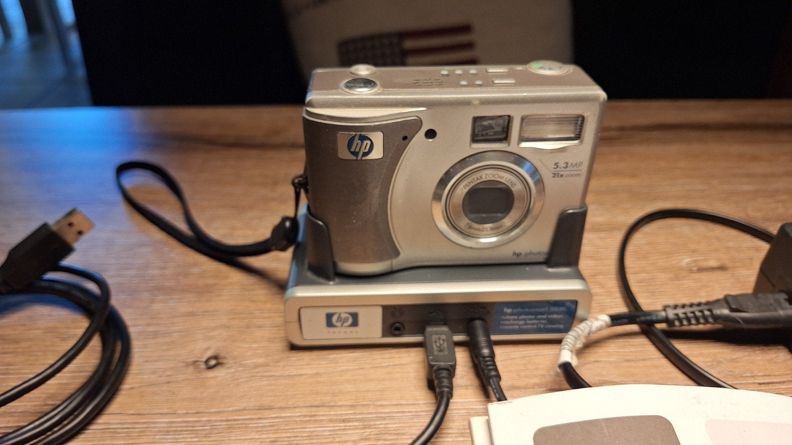 HP Photosmart 935 Digitale Camera met Docking Station, Zo goed als nieuw, Draagriem, Minder dan 4 keer, Ophalen