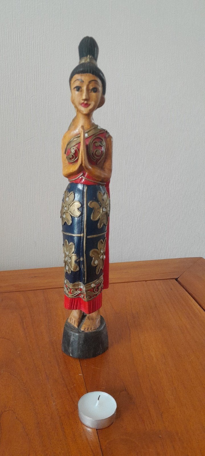 Houten beeldje van een Thaise danseres, Ophalen of Verzenden, 20 - 50 cm, Beeld, Hout