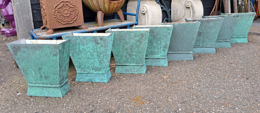 8 oude bijzondere metalen wandlampen met een groene patina, Antiek en Kunst, Ophalen