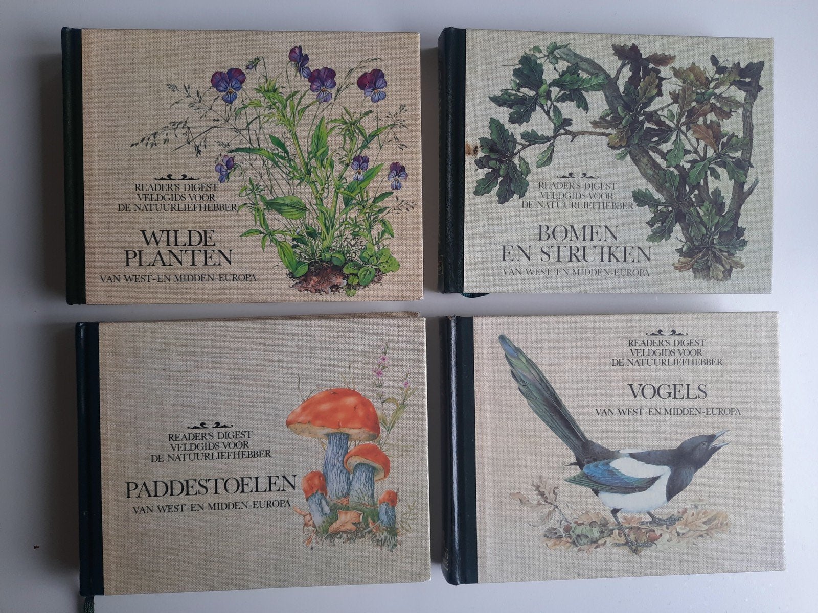 Readers Digest veld-natuurgidsen., Ophalen of Verzenden, Gelezen, Natuur algemeen, Readers Digest