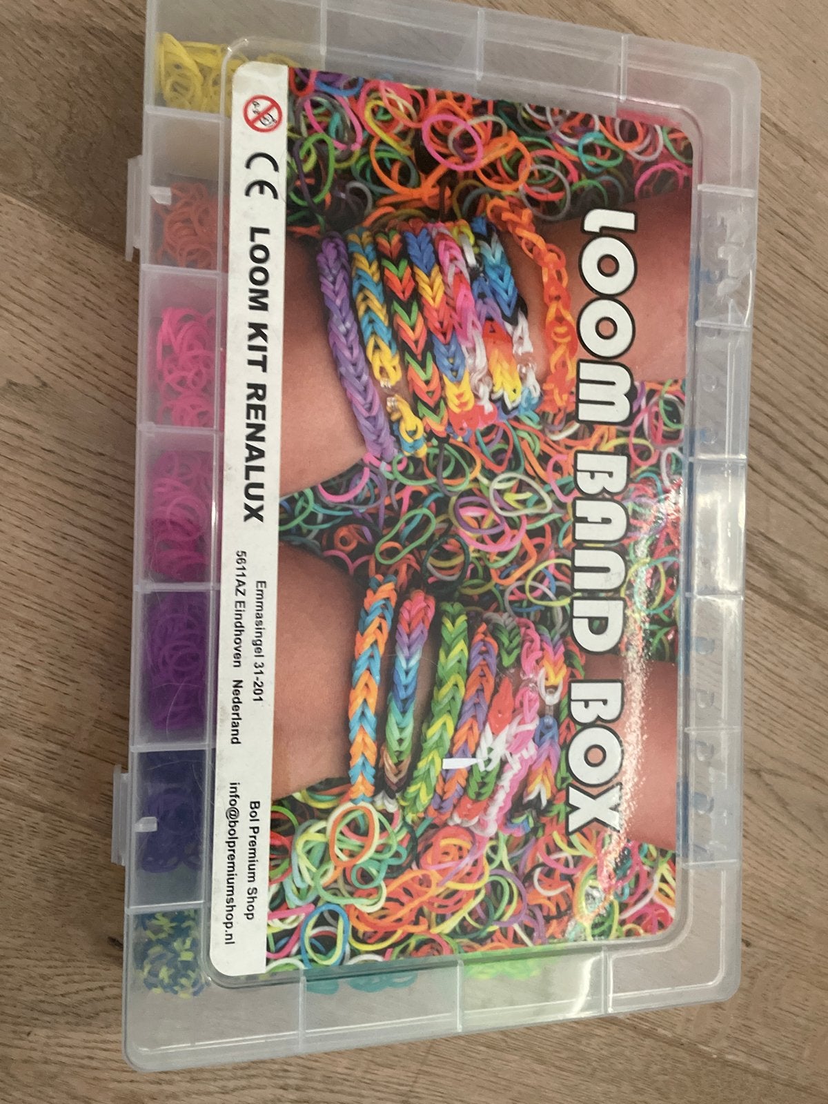 Loom Band Box - Complete set met veel kleuren elastiekjes, Ophalen of Verzenden, Zo goed als nieuw, Overige typen