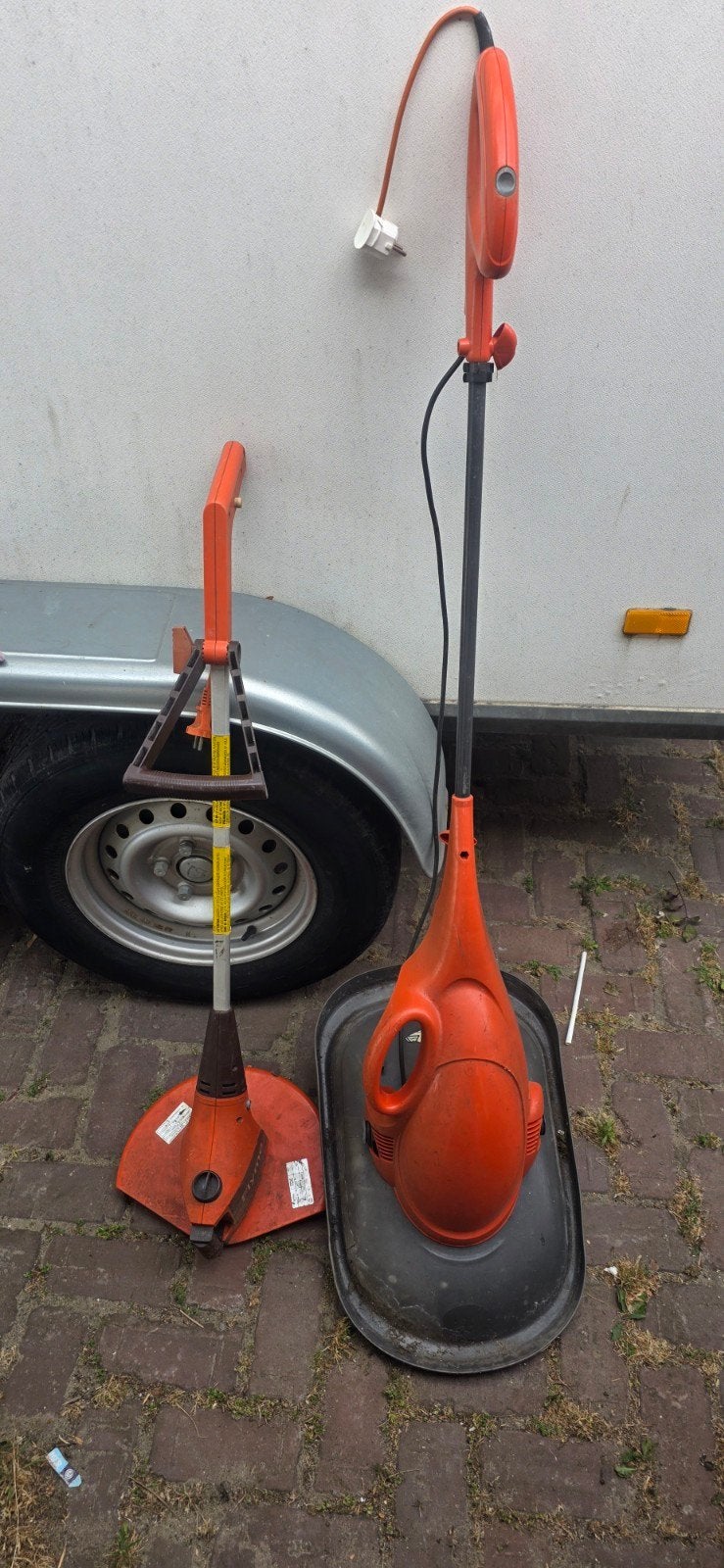 Bosch Indego 350 robotgrasmaaier met Flymo trimmer, Gebruikt, Accu-grasmaaier, Ophalen of Verzenden, 30 t/m 39 cm