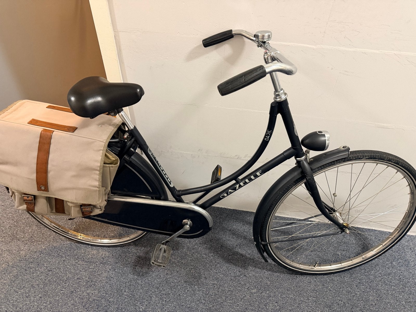 Gazelle Basic omafiets met fietstassen, Ophalen, Terugtraprem, Gazelle, 53 tot 56 cm