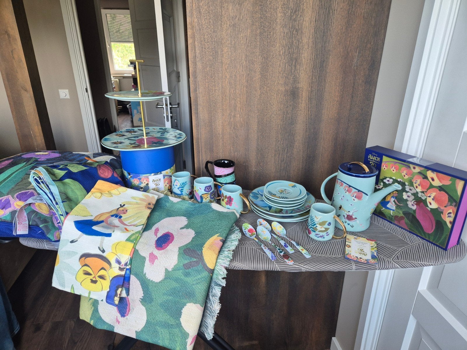 Alice in Wonderland Servies Set & Mary Blair Collectie, Ophalen, Zo goed als nieuw