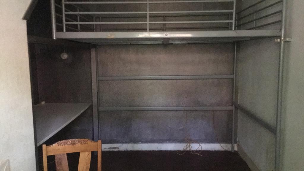 Gratis af te halen hoogslaper, Huis en Inrichting, Slaapkamer | Stapelbedden en Hoogslapers, Ophalen, Gebruikt, Hoogslaper, 160 tot 180 cm