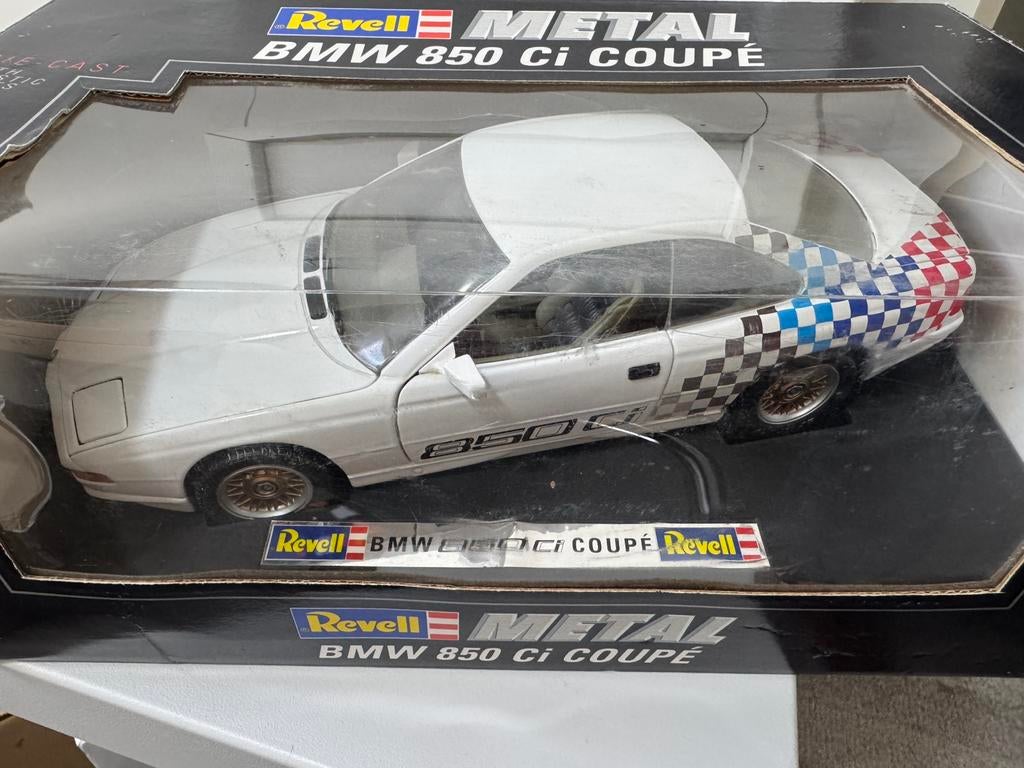 Revell bmw e31 850csi coupe wit 1:18 revell metal, Ophalen of Verzenden, Zo goed als nieuw, Auto, Revell