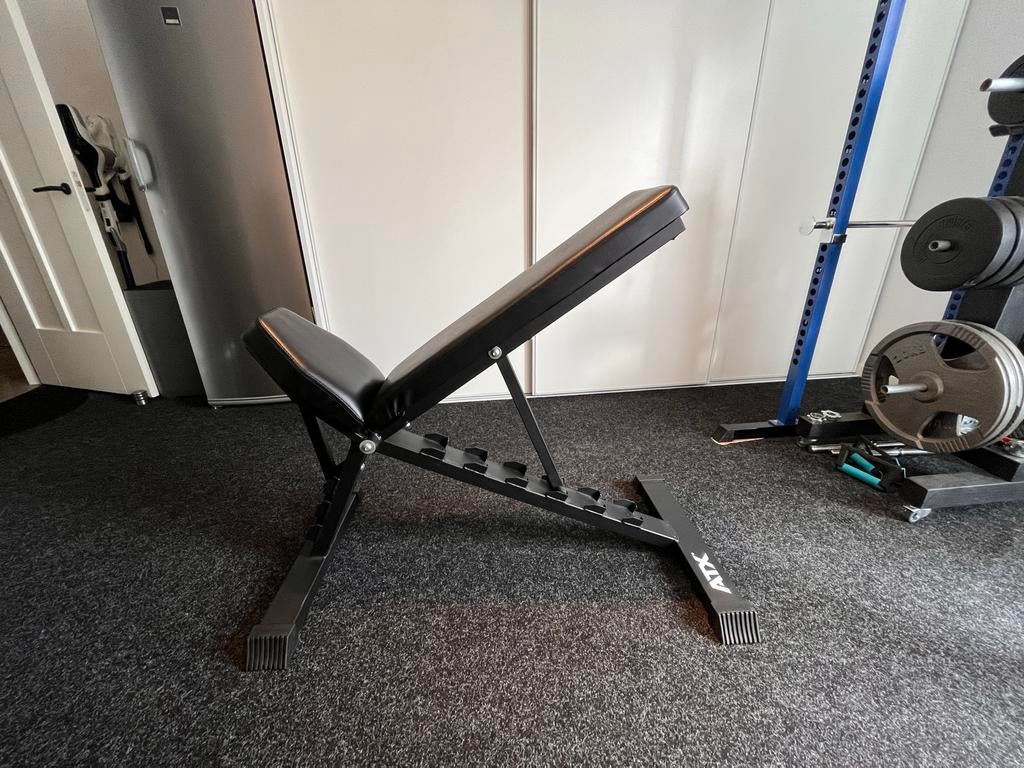 Gewichtskooi met attributen voor krachttraining, Sport en Fitness, Fitnessapparatuur, Ophalen, Gebruikt, Krachtstation, Armen