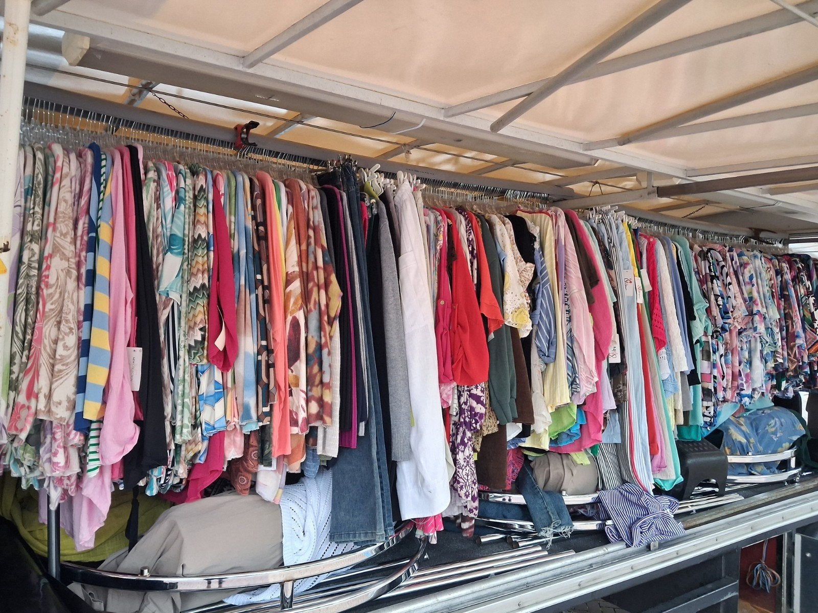 Partij nieuwe kleding (ca. 700 stuks) voor markt/braderie, Kleding | Dames, Overige Dameskleding, Ophalen, Nieuw