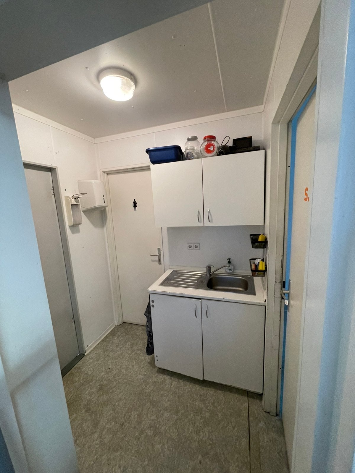 Foto 2 van Kantineunit / schaftunit circa 25 m² – keuken, toilet
